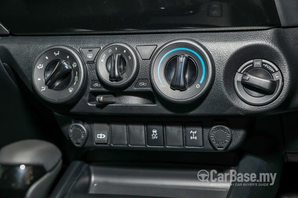 Toyota Hilux Revo N80 Facelift (2018) Interior