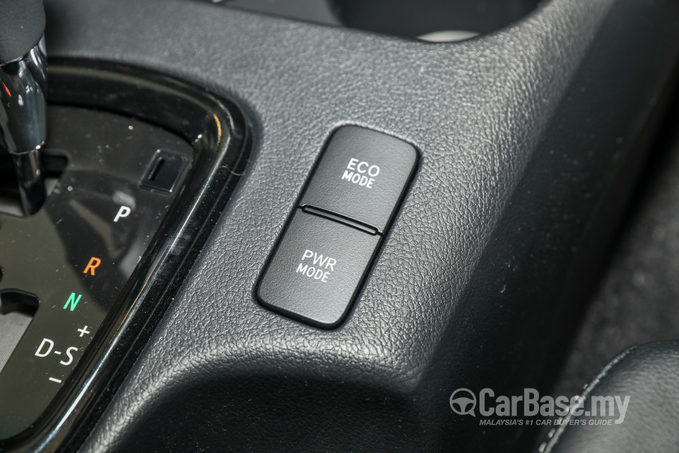 Toyota Hilux Revo N80 Facelift (2018) Interior