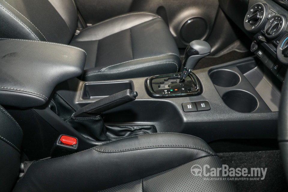 Toyota Hilux Revo N80 Facelift (2018) Interior