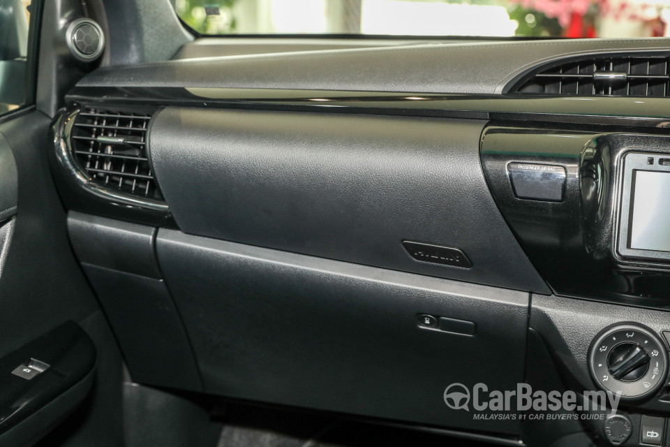 Toyota Hilux Revo N80 Facelift (2018) Interior