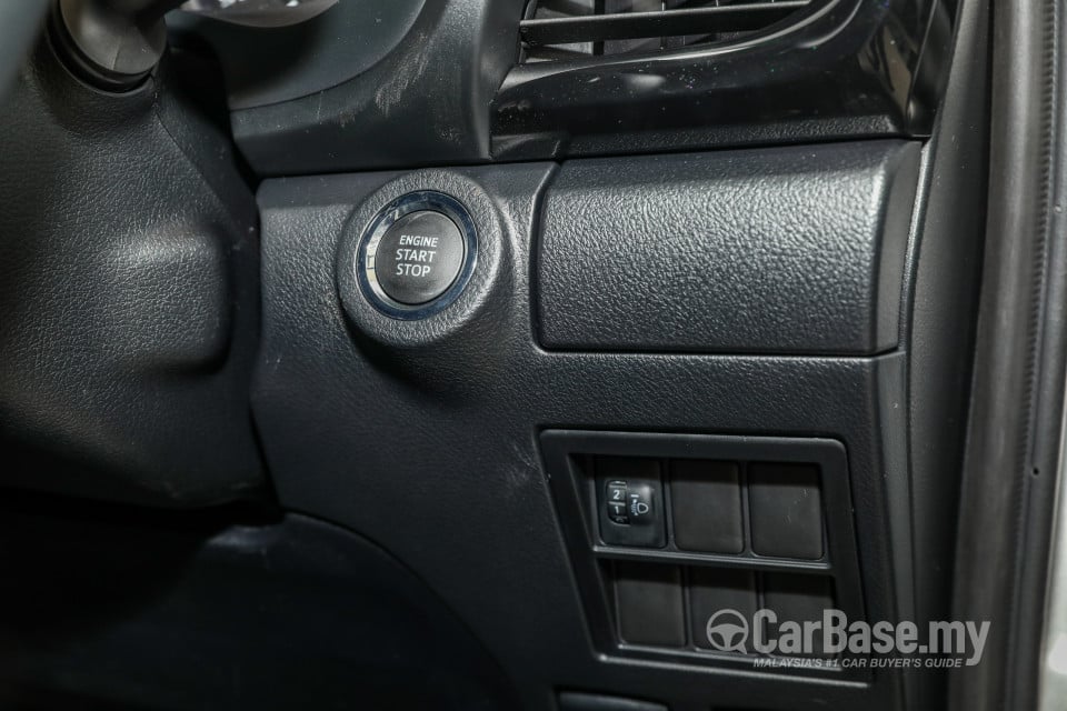 Toyota Hilux Revo N80 Facelift (2018) Interior