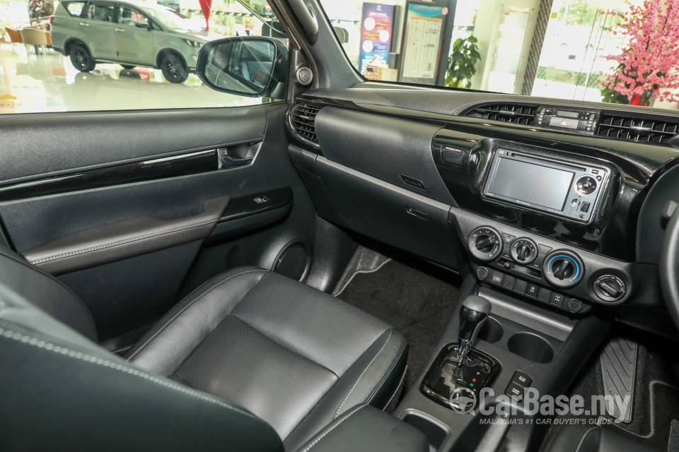 Toyota Hilux Revo N80 Facelift (2018) Interior