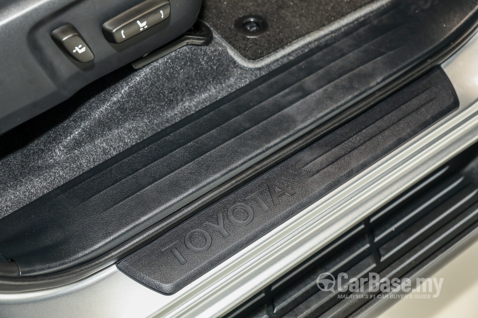 Toyota Hilux Revo N80 Facelift (2018) Interior