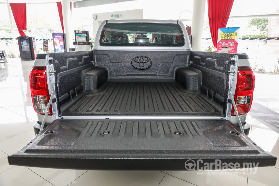 Toyota Hilux Revo N80 Facelift (2018) Interior