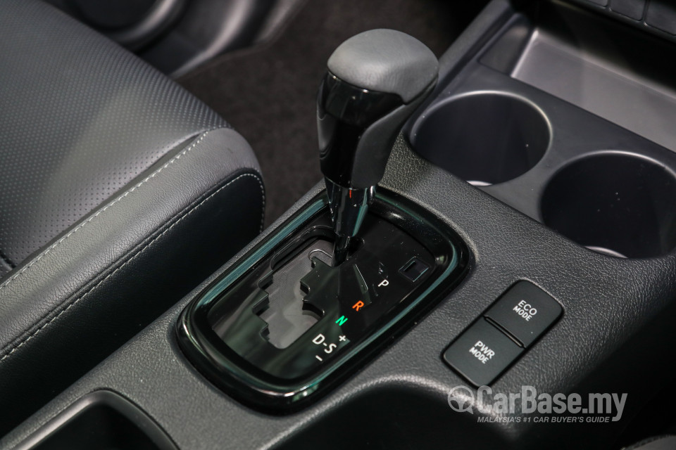 Toyota Hilux Revo N80 Facelift 2 (2020) Interior