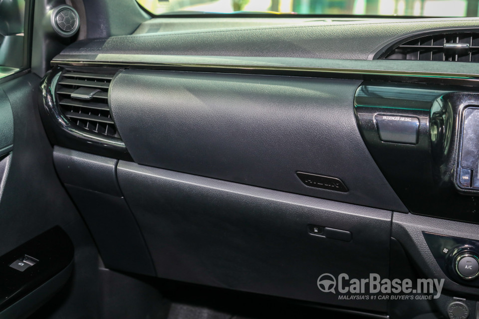Toyota Hilux Revo N80 Facelift 2 (2020) Interior