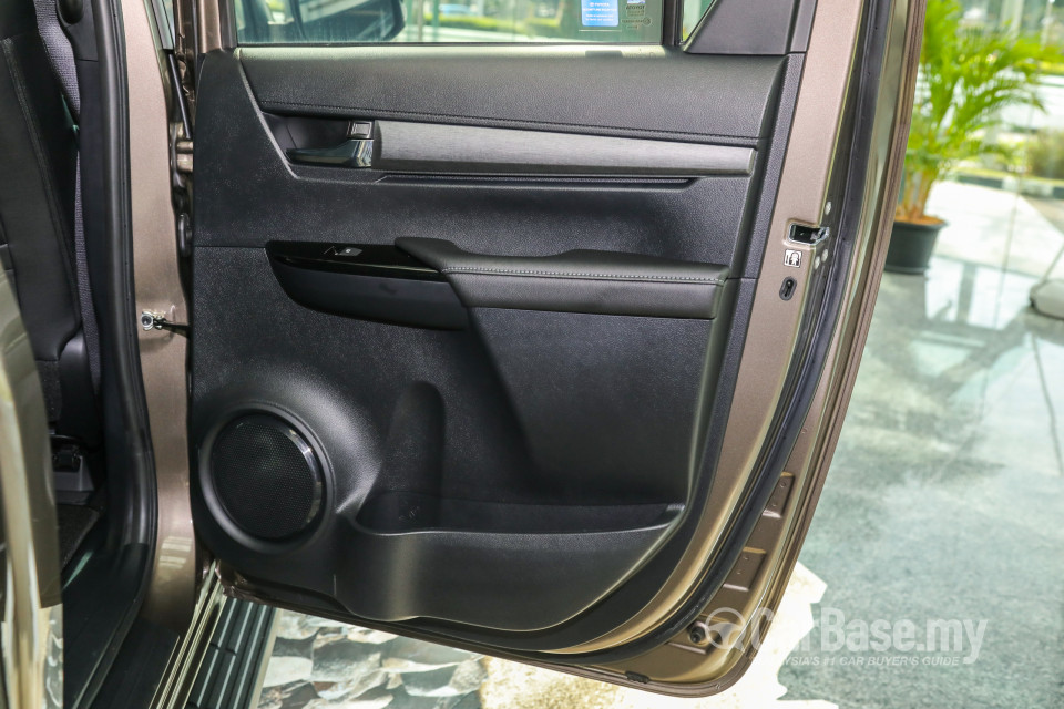 Toyota Hilux Revo N80 Facelift 2 (2020) Interior