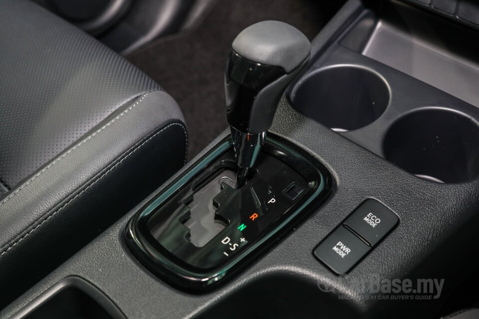 Toyota Hilux Revo N80 Facelift 2 (2020) Interior