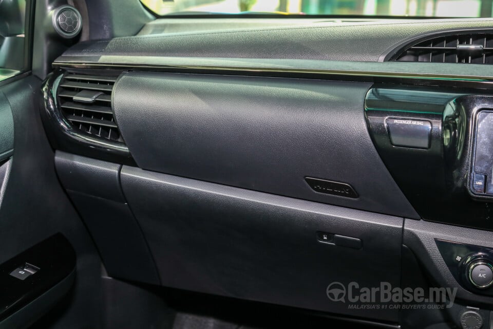 Toyota Hilux Revo N80 Facelift 2 (2020) Interior