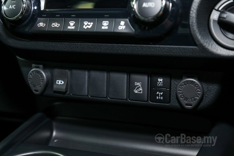 Toyota Hilux Revo N80 Facelift 2 (2020) Interior