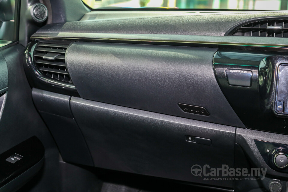 Toyota Hilux Revo N80 Facelift 2 (2020) Interior