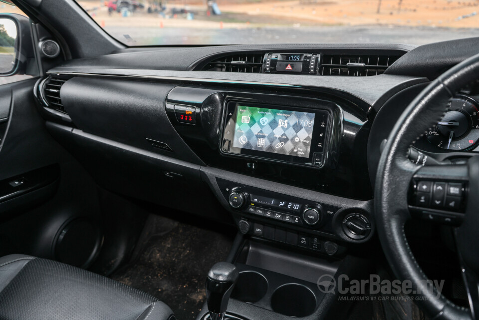 Toyota Hilux Revo N80 Facelift 2 (2020) Interior
