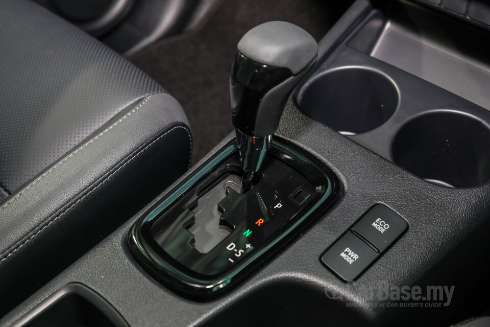 Toyota Hilux Revo N80 Facelift 2 (2020) Interior