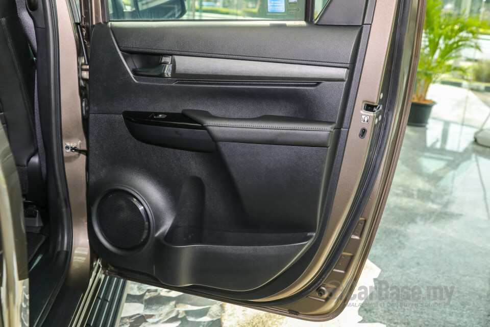 Toyota Hilux Revo N80 Facelift 2 (2020) Interior