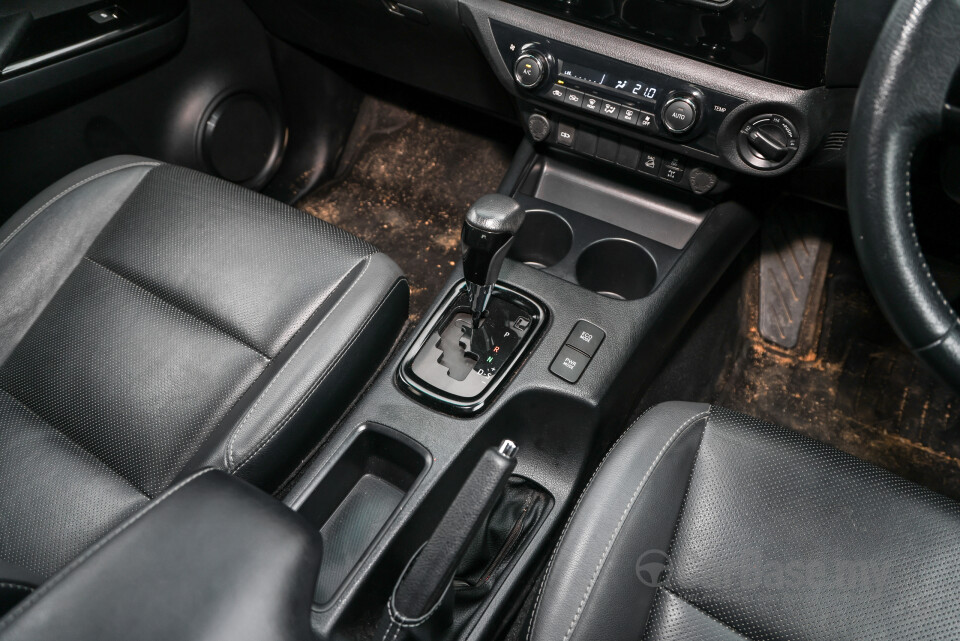 Toyota Hilux Revo N80 Facelift 2 (2020) Interior