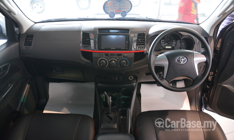 Toyota Hilux N70 Facelift (2011) Interior