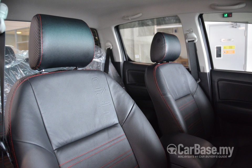 Toyota Hilux N70 Facelift (2011) Interior