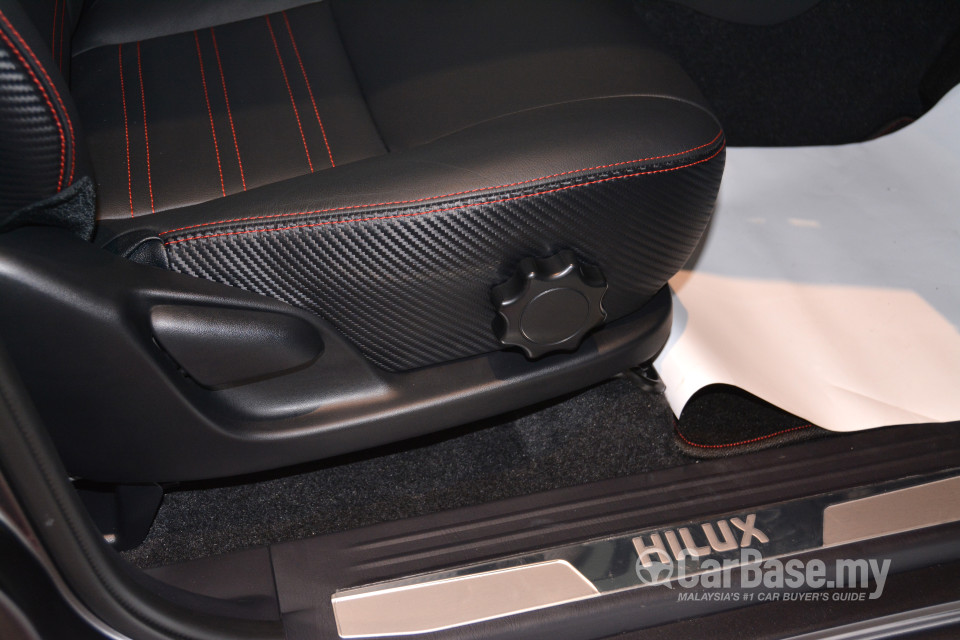 Toyota Hilux N70 Facelift (2011) Interior