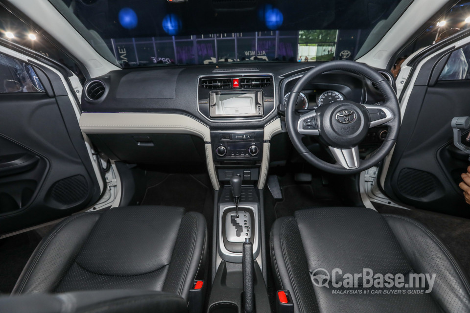 Toyota Rush F800 (2018) Interior