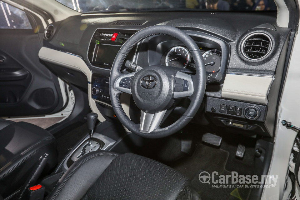 Toyota Rush F800 (2018) Interior