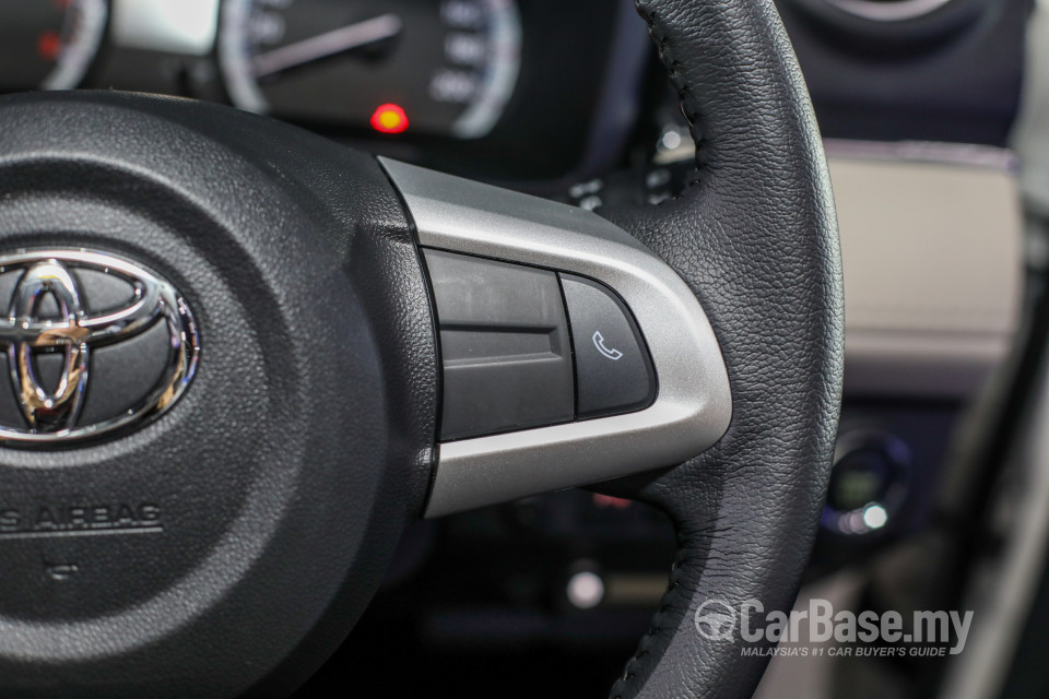 Toyota Rush F800 (2018) Interior