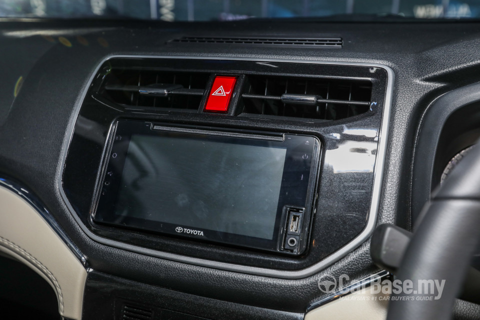 Toyota Rush F800 (2018) Interior