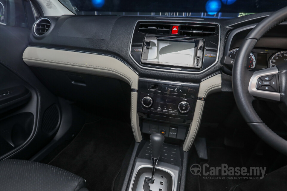 Nissan Navara D23 Facelift (2021) Interior