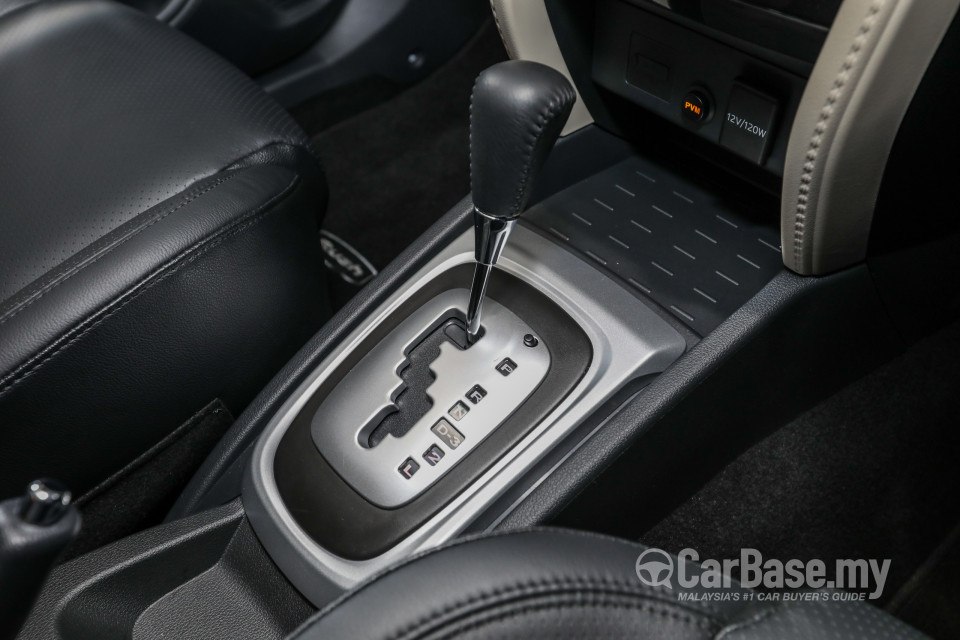 Toyota Rush F800 (2018) Interior