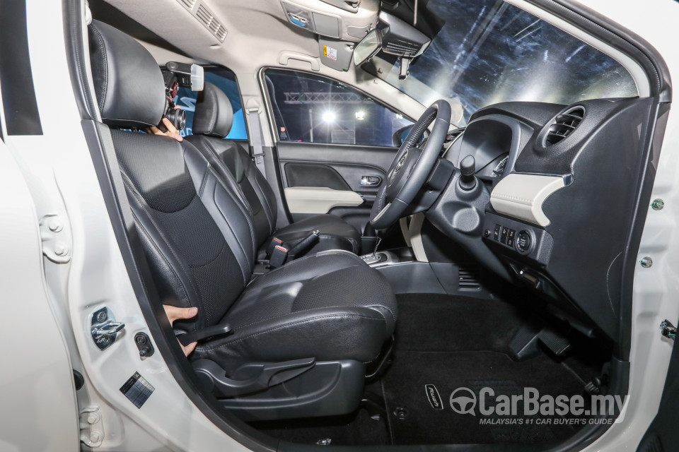Toyota Rush F800 (2018) Interior
