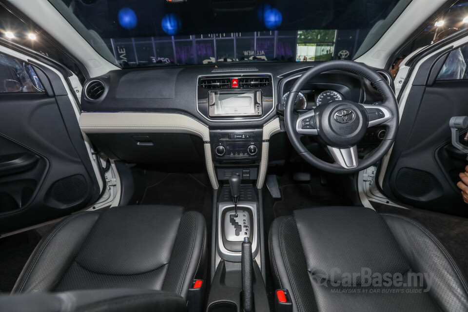 Toyota Rush F800 (2018) Interior