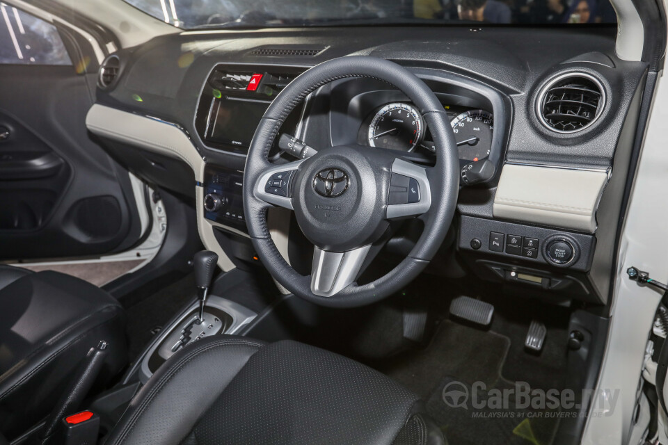 Toyota Rush F800 (2018) Interior