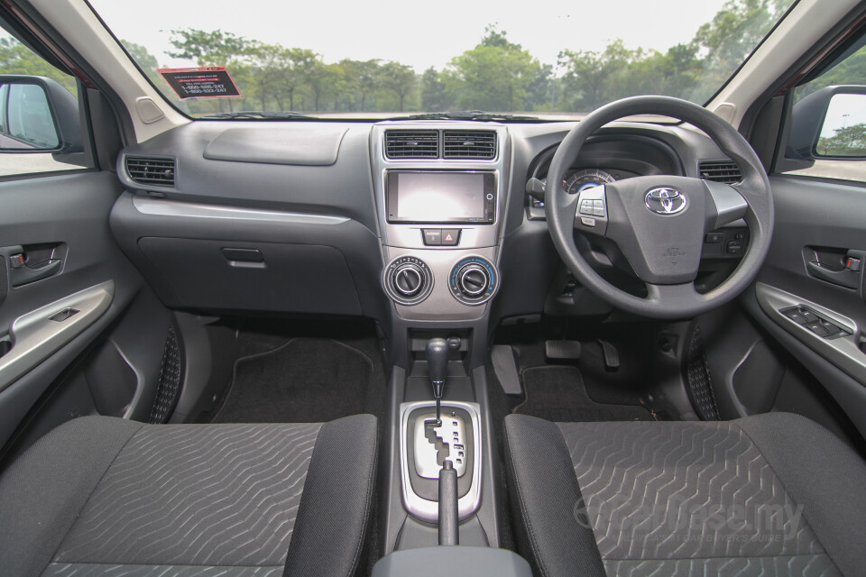 Nissan Navara D23 Facelift (2021) Interior