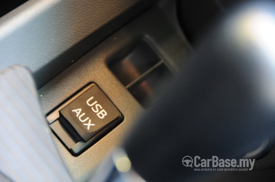 Toyota Avanza Mk2 (2012) Interior