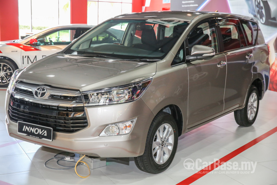 Toyota Innova AN140 (2016) Exterior