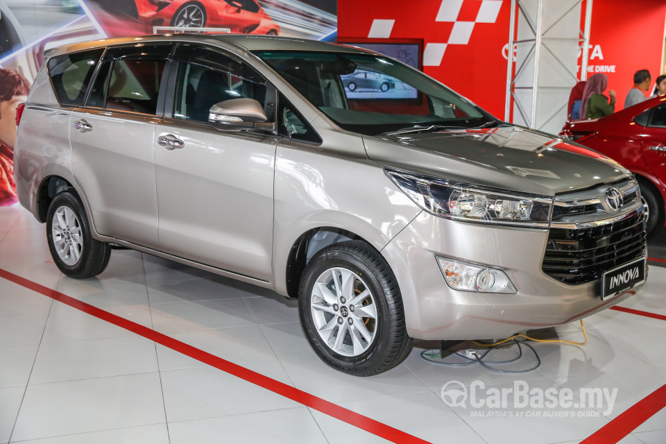 Toyota Innova AN140 (2016) Exterior