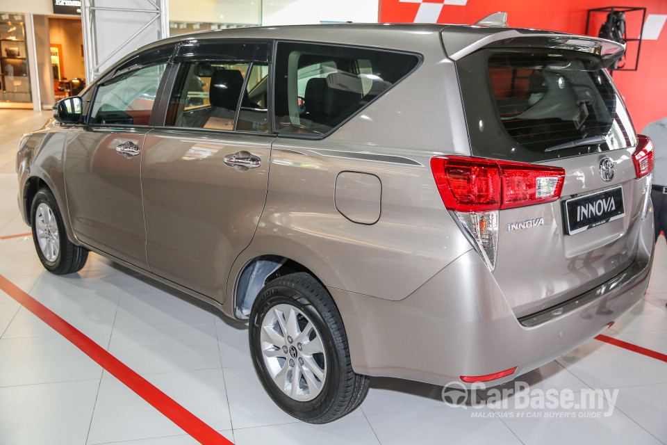 Toyota Innova AN140 (2016) Exterior