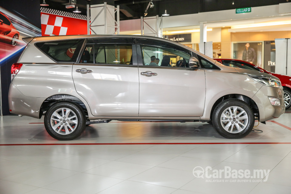 Toyota Innova AN140 (2016) Exterior