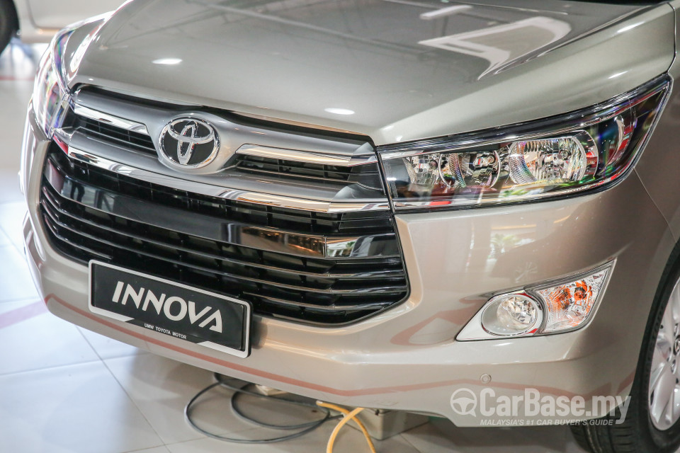 Toyota Innova AN140 (2016) Exterior