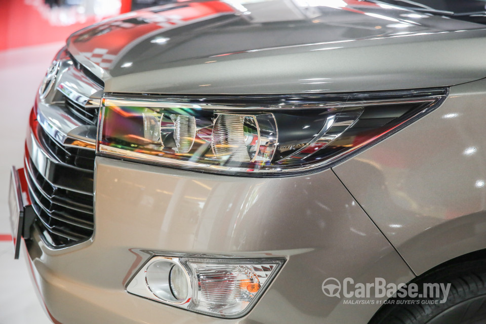 Toyota Innova AN140 (2016) Exterior