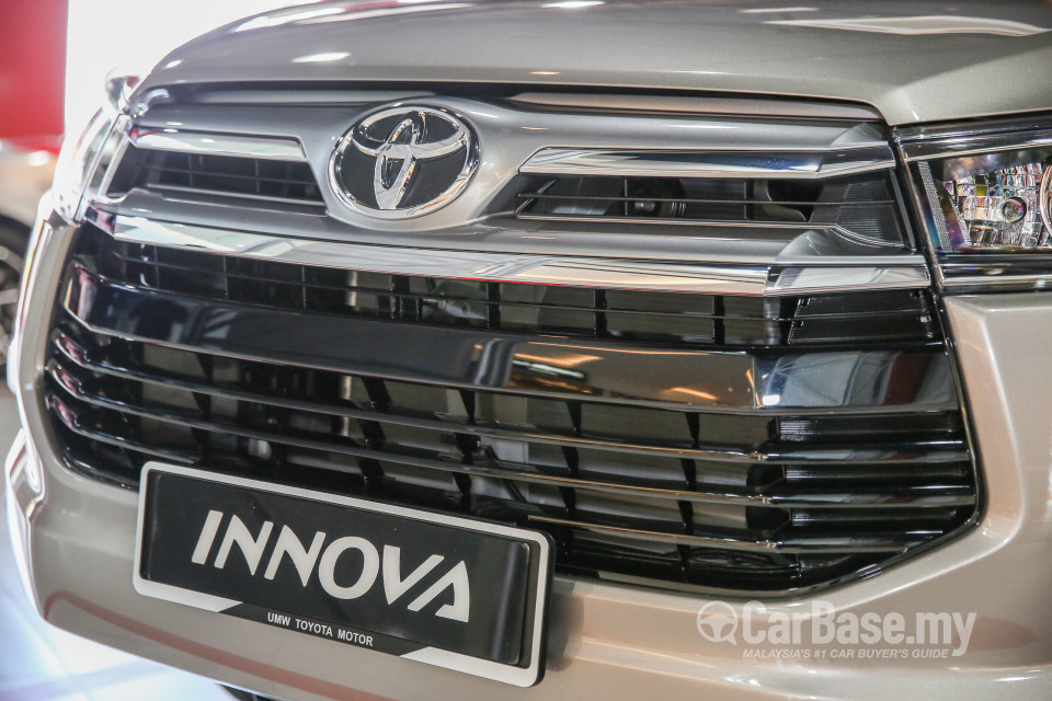 Toyota Innova AN140 (2016) Exterior