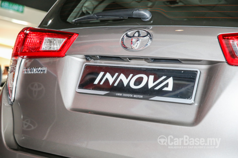 Toyota Innova AN140 (2016) Exterior