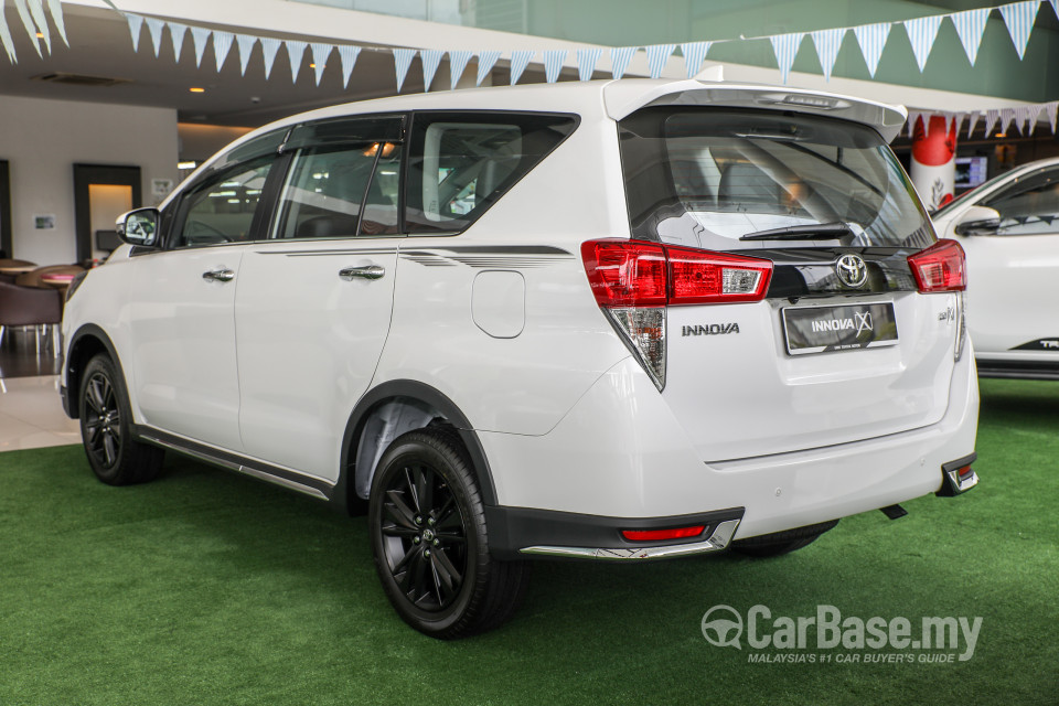 Toyota Innova AN140 (2016) Exterior