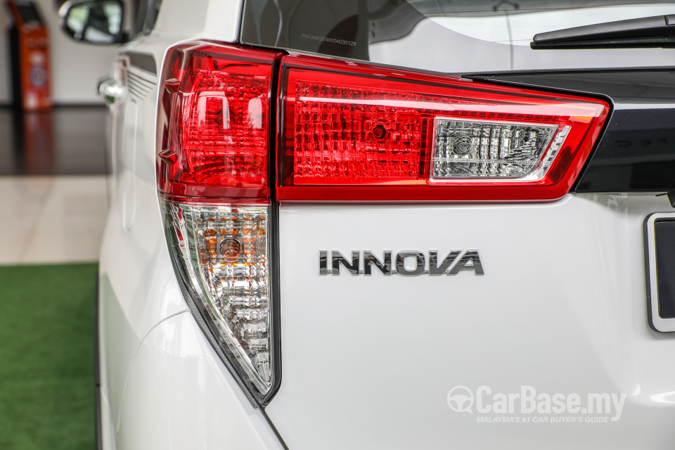 Toyota Innova AN140 (2016) Exterior