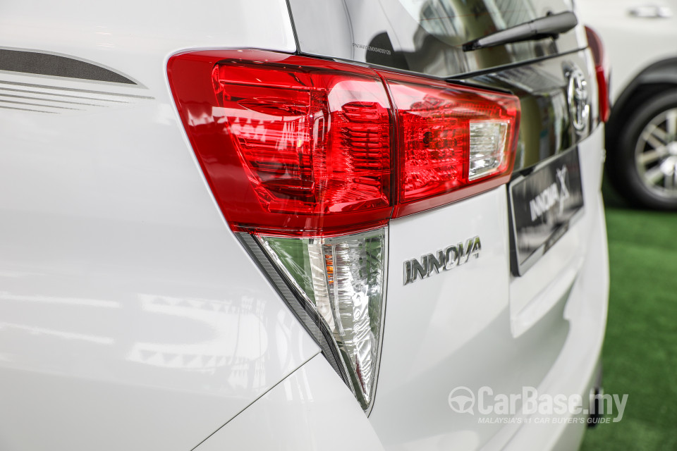 Toyota Innova AN140 (2016) Exterior