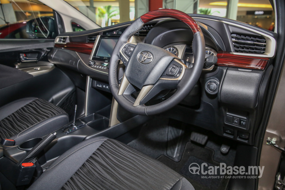 Toyota Innova AN140 (2016) Interior