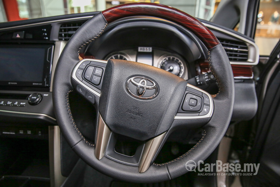 Toyota Innova AN140 (2016) Interior