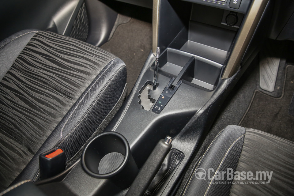 Toyota Innova AN140 (2016) Interior