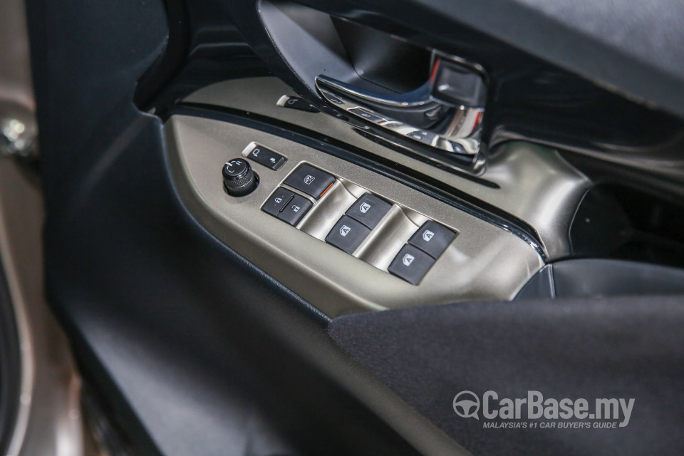 Toyota Innova AN140 (2016) Interior