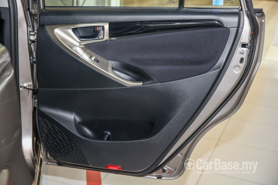 Toyota Innova AN140 (2016) Interior