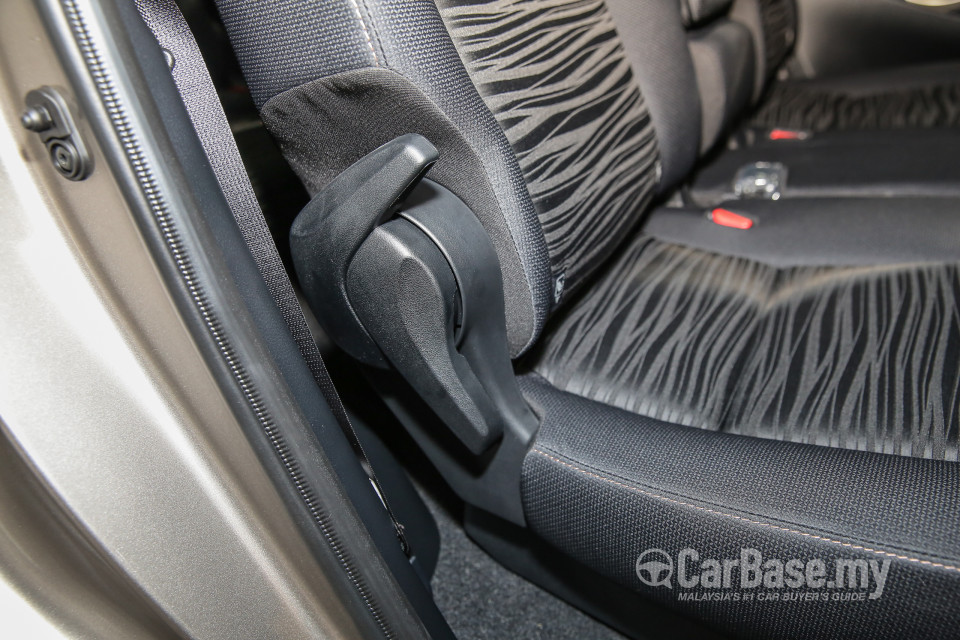 Toyota Innova AN140 (2016) Interior